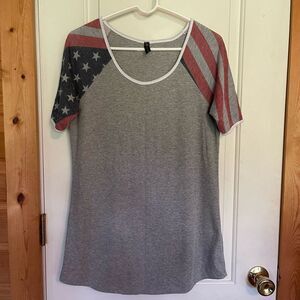 Casa Lee Womens dress L
Gray
Stars and Stripes short sleeves
